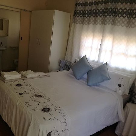 Mulmas Guest House Pretoria Exterior photo